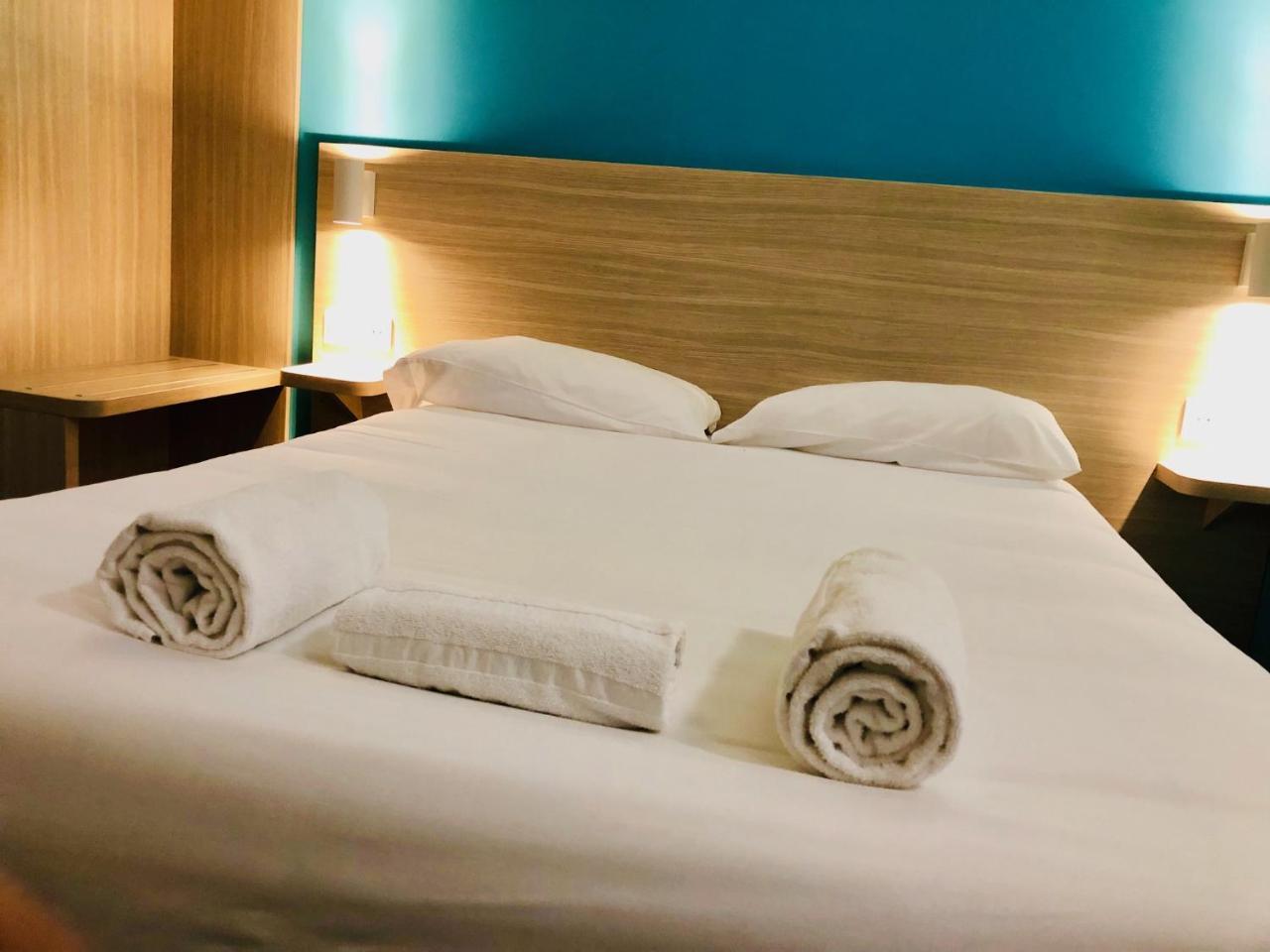 Hotel Du Stade Ex Kyriad Direct Lille Est Stade Pierre Mauroy Villeneuve-d'Ascq Dış mekan fotoğraf